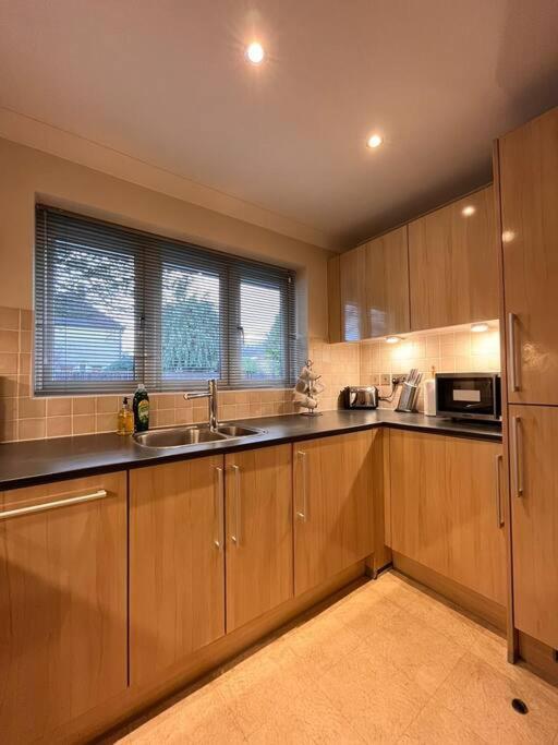 Space And Comfort In Summertown Oxford Bagian luar foto
